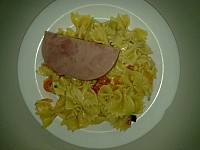 Tepla sunka, testovinovy salat